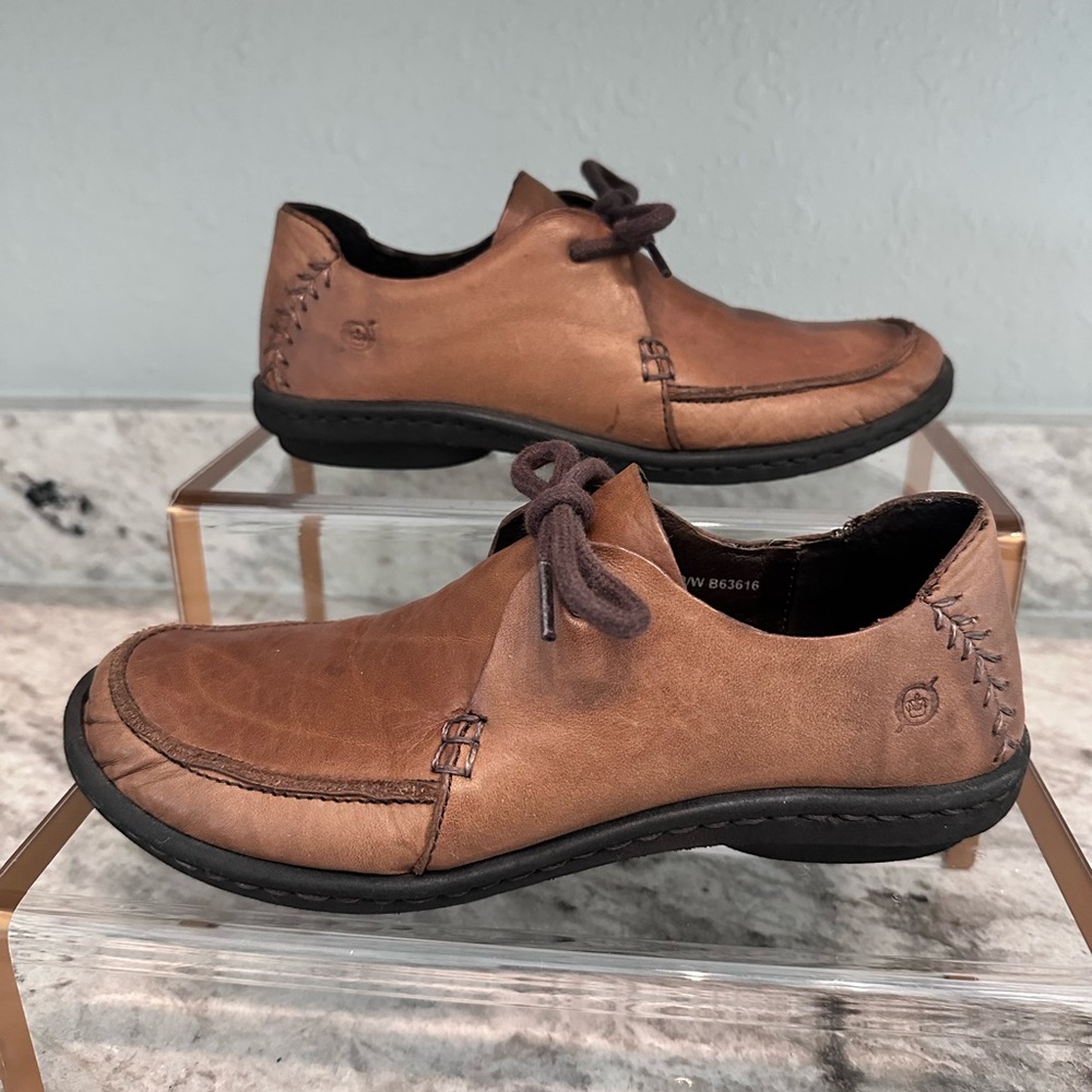Born lace up Soft Leather Women's Brown Casual shoe size 7